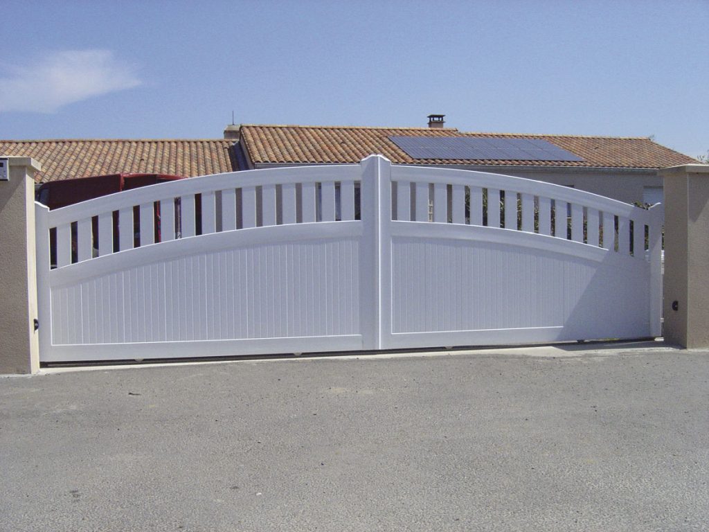 Portail pvc cadiou beauvoir coulissant portail pvc f 1