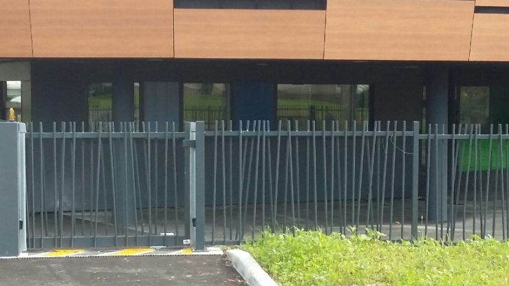 Cloture acier barreaudage cannisse pose sur mesure