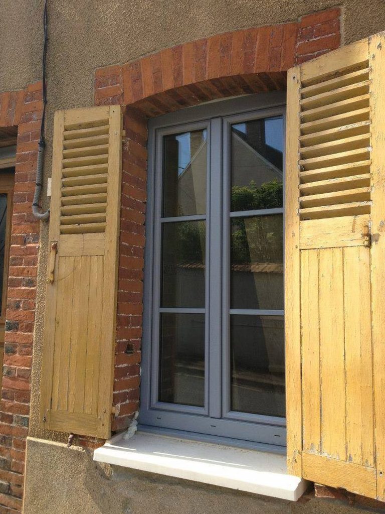 fenetre PVC grise petits bois renovation maison ancienne Ile-de-France