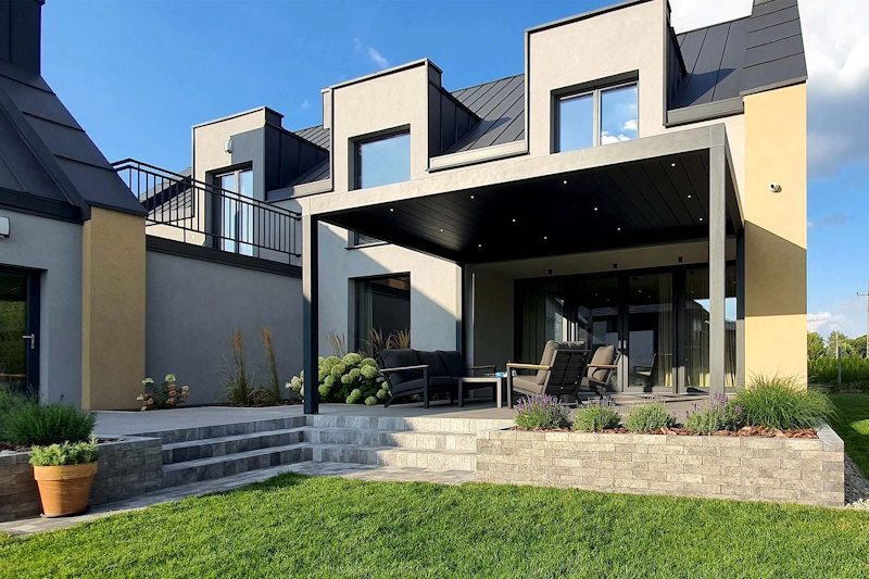 Pergola bioclimatique design moderne pose sur mesure Val-de-Marne