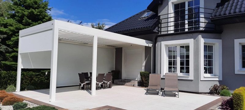 Pergola bioclimatique protection solaire pose sur mesure Hauts-de-Seine