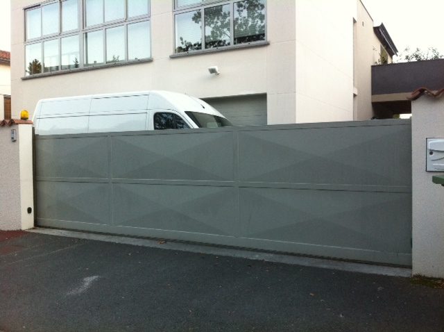 Portail acier a31 pointe de diamant pose sur mesure