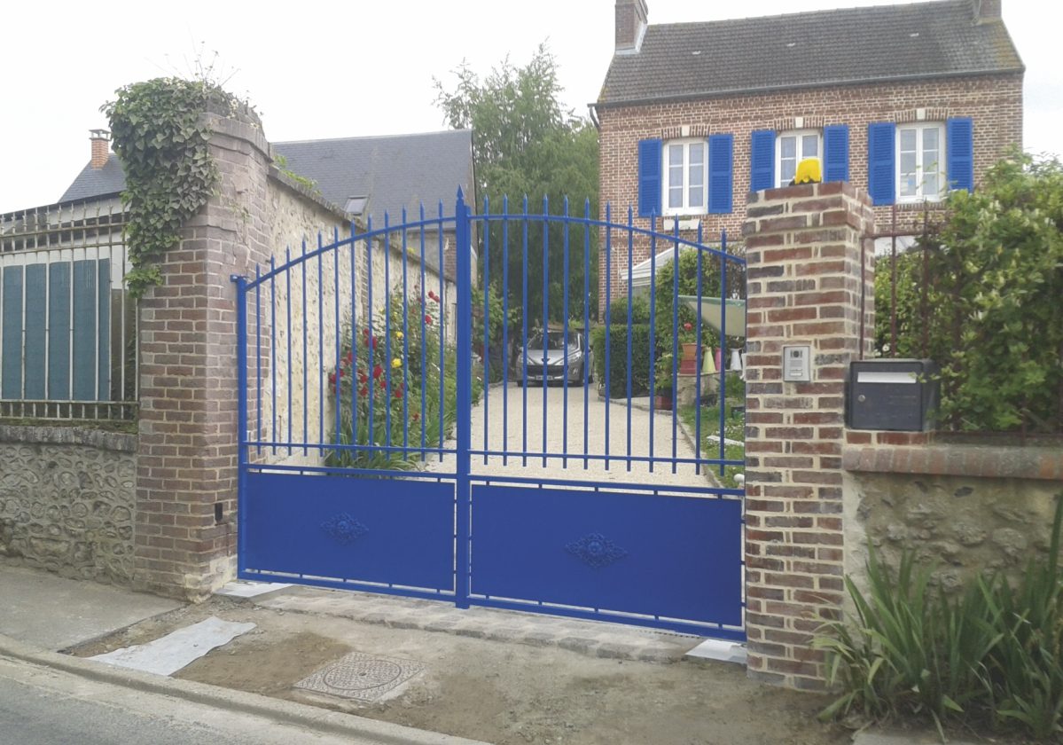 Portail acier battant bleu pose Gentilly Val-de-Marne