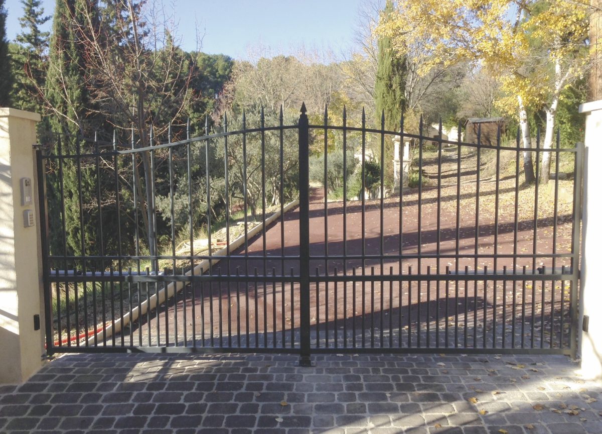 Portail acier battant forme D pose Vitry-sur-Seine Val-de-Marne