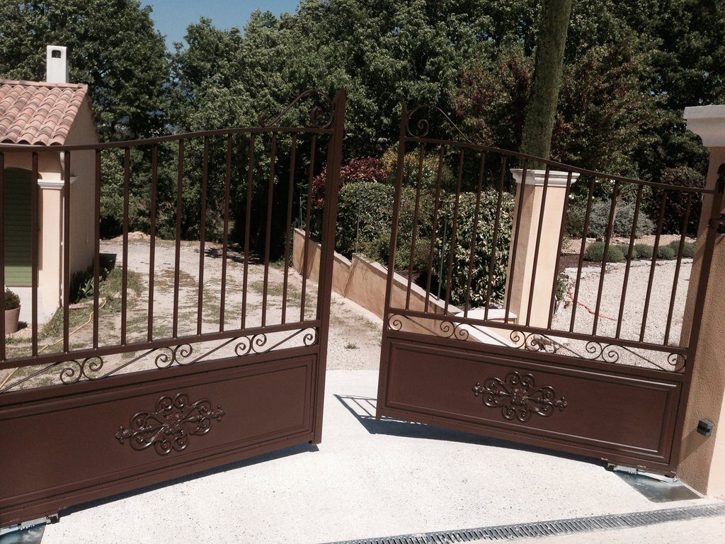 Portail acier forgé battant pose rénovation Ile-de-France