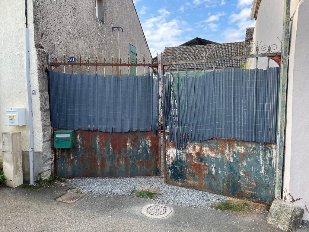 portail-ancien-rouille-avant-renovation-remplacement-pose