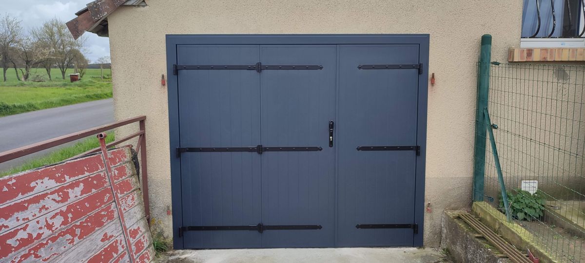 Porte garage battante aluminium gris anthracite pose 04