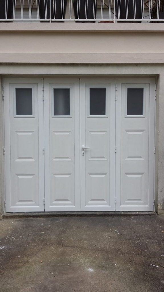porte garage battante PVC blanche hublots pose Ile-de-France