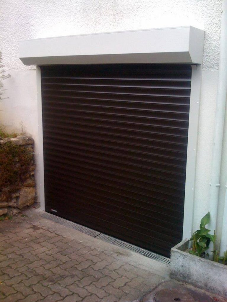 porte garage enroulable grise motorisation pose Ile-de-France