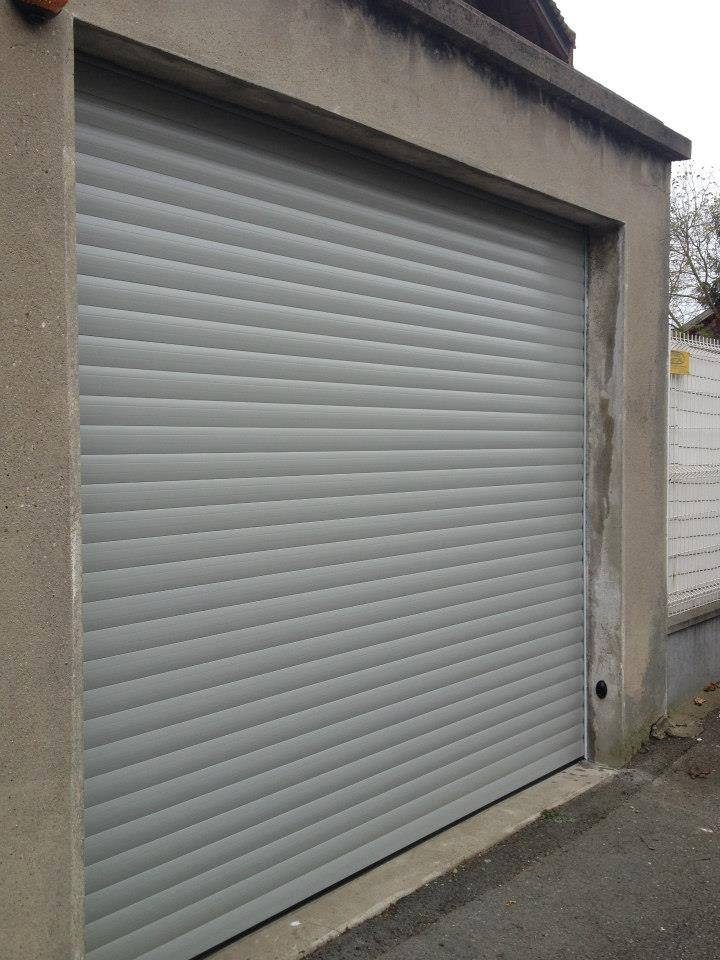 Porte garage enroulable motorisee pose pavillon seine et marne