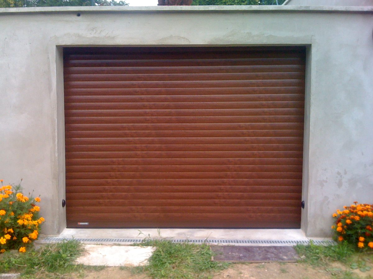 Porte garage enroulable ton bois chene pose maison ile de france