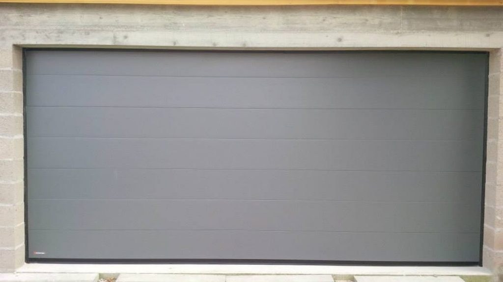 porte-garage-sectionnelle-gris-anthracite-grande-largeur-pose