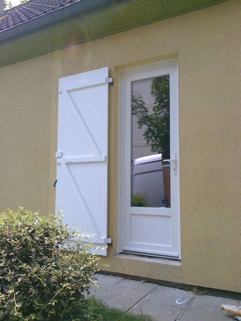 porte service PVC blanche volet battant pose Ile-de-France