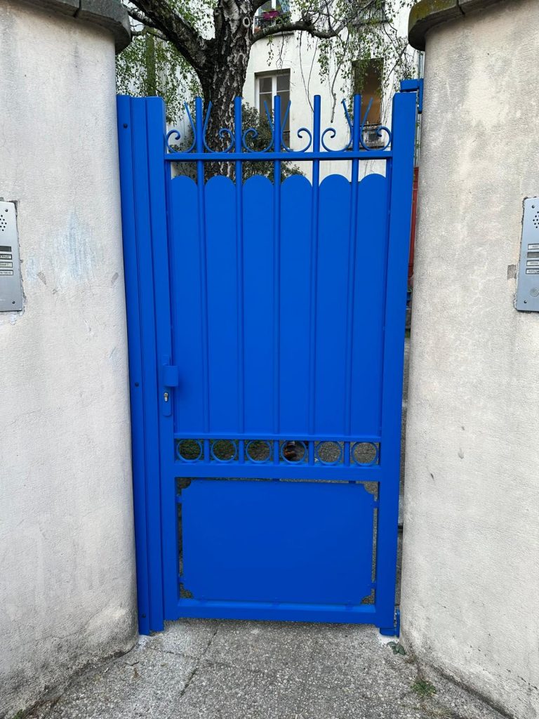 Portillon aluminium tradition bleu pose Ile-de-France