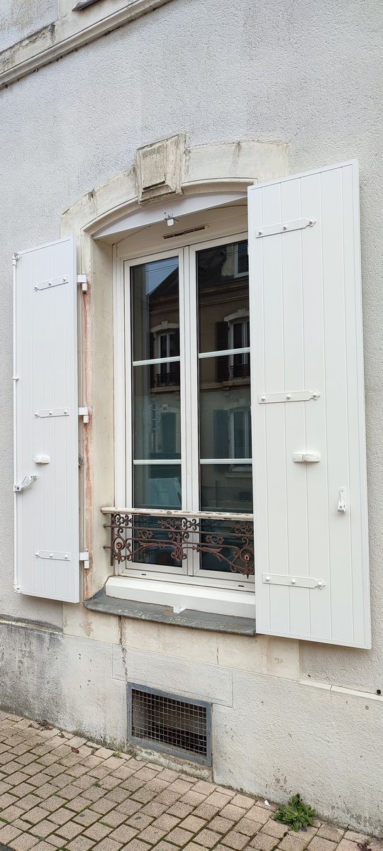 Volet battant aluminium blanc laque pose renovation pavillon Val-de-Marne