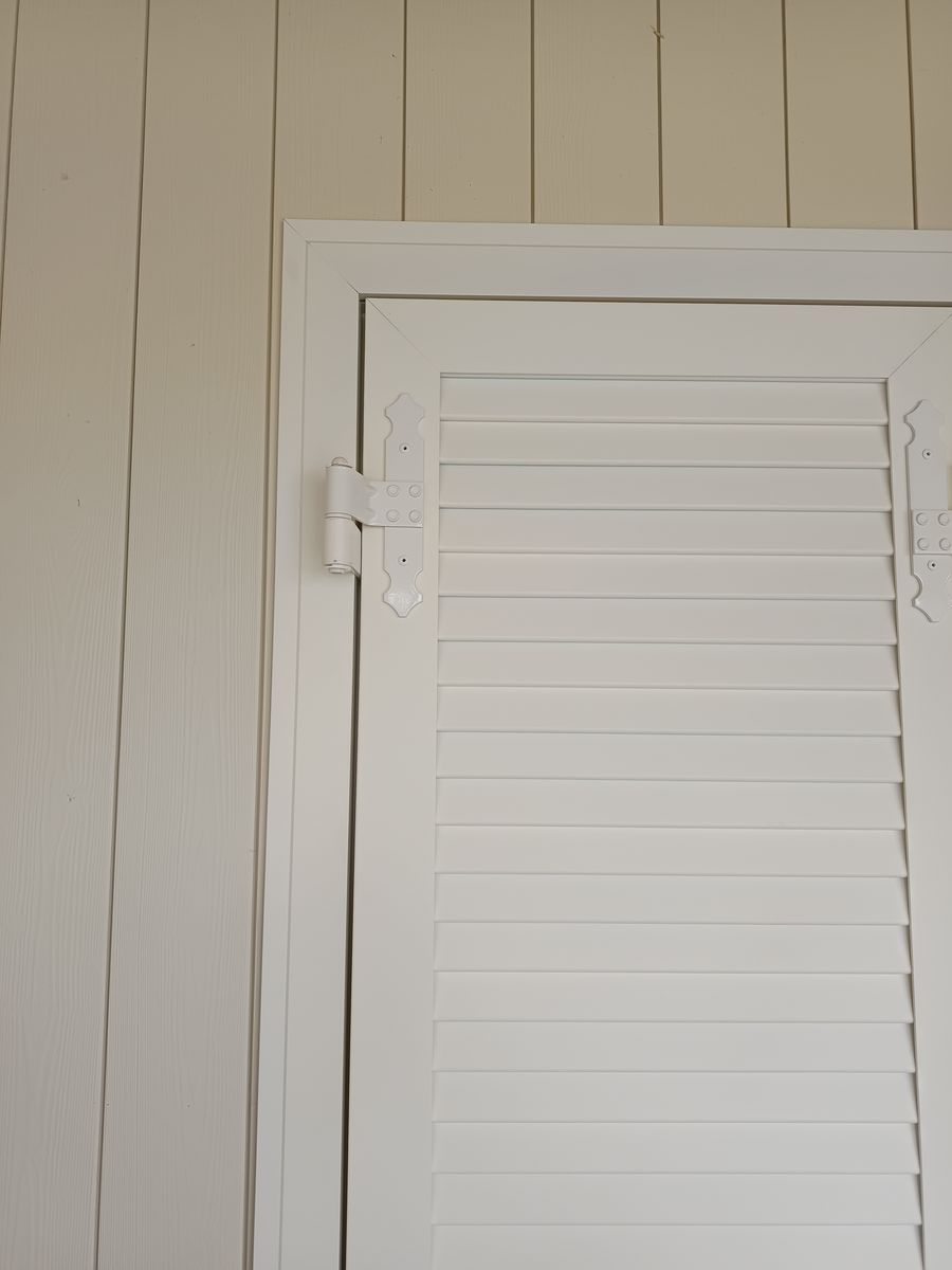 Volet battant aluminium blanc persienne detail pose 01