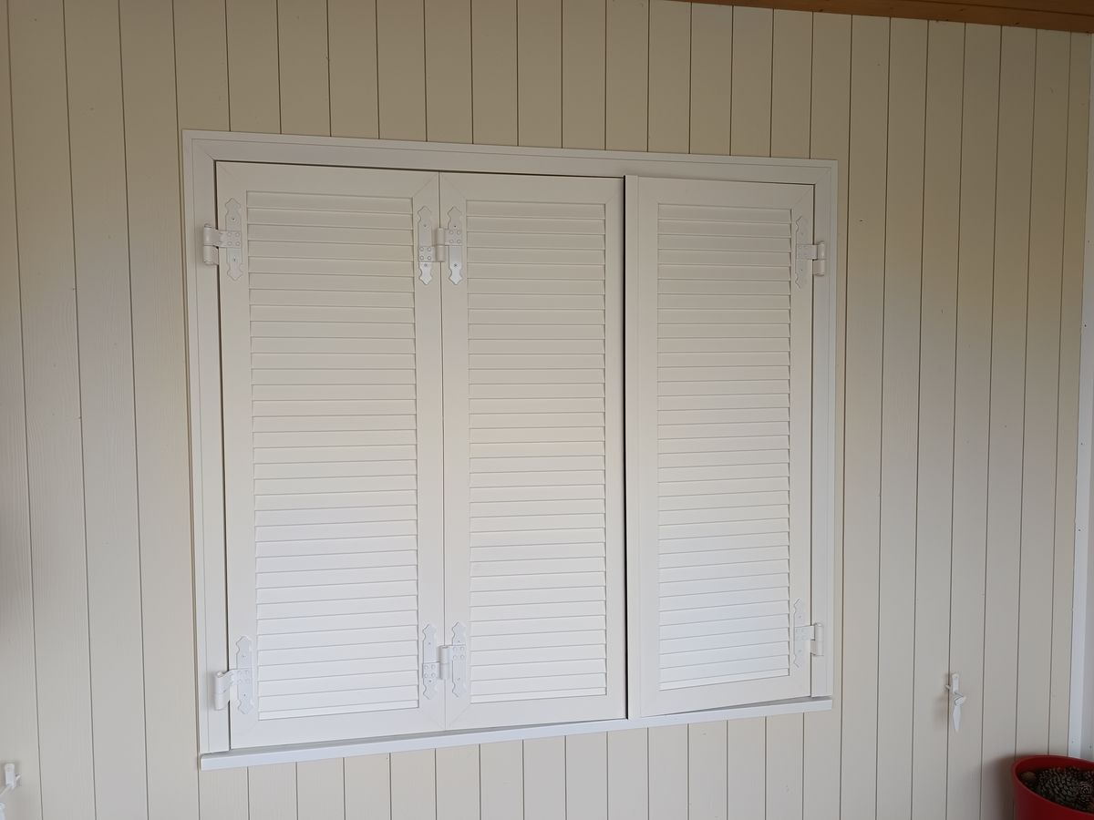 Volet battant aluminium blanc persienne detail pose 04