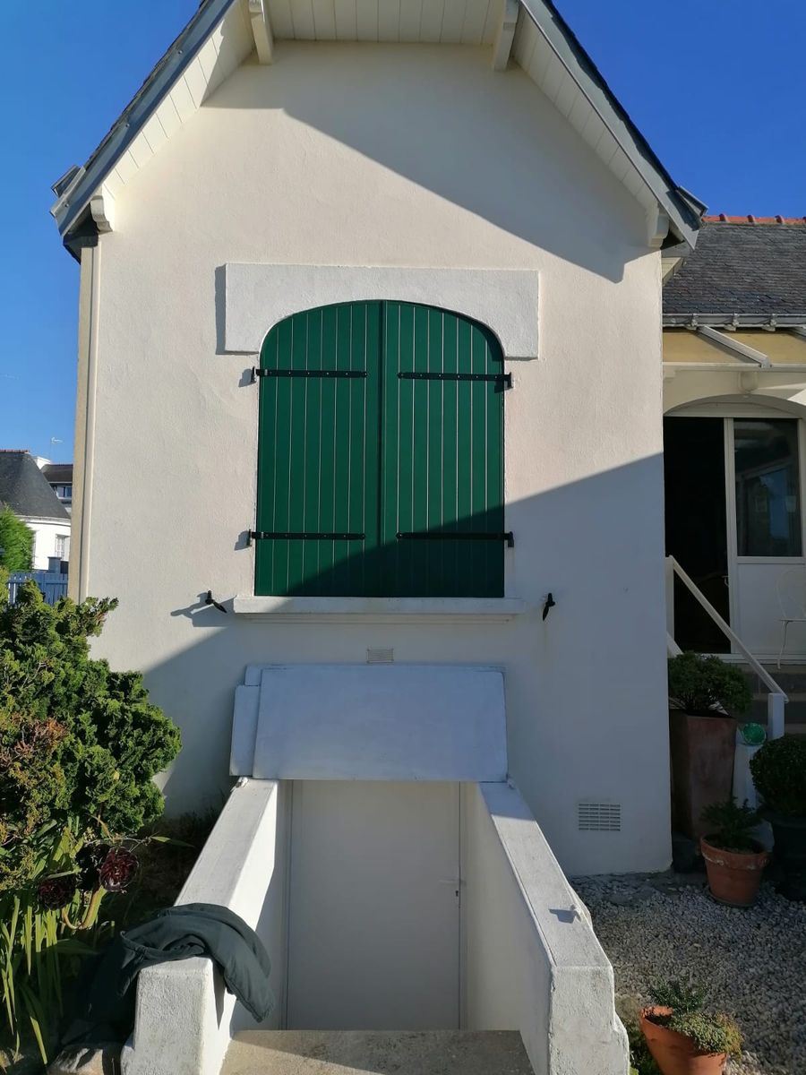 Volet battant aluminium blanc pose pavillon pose 01