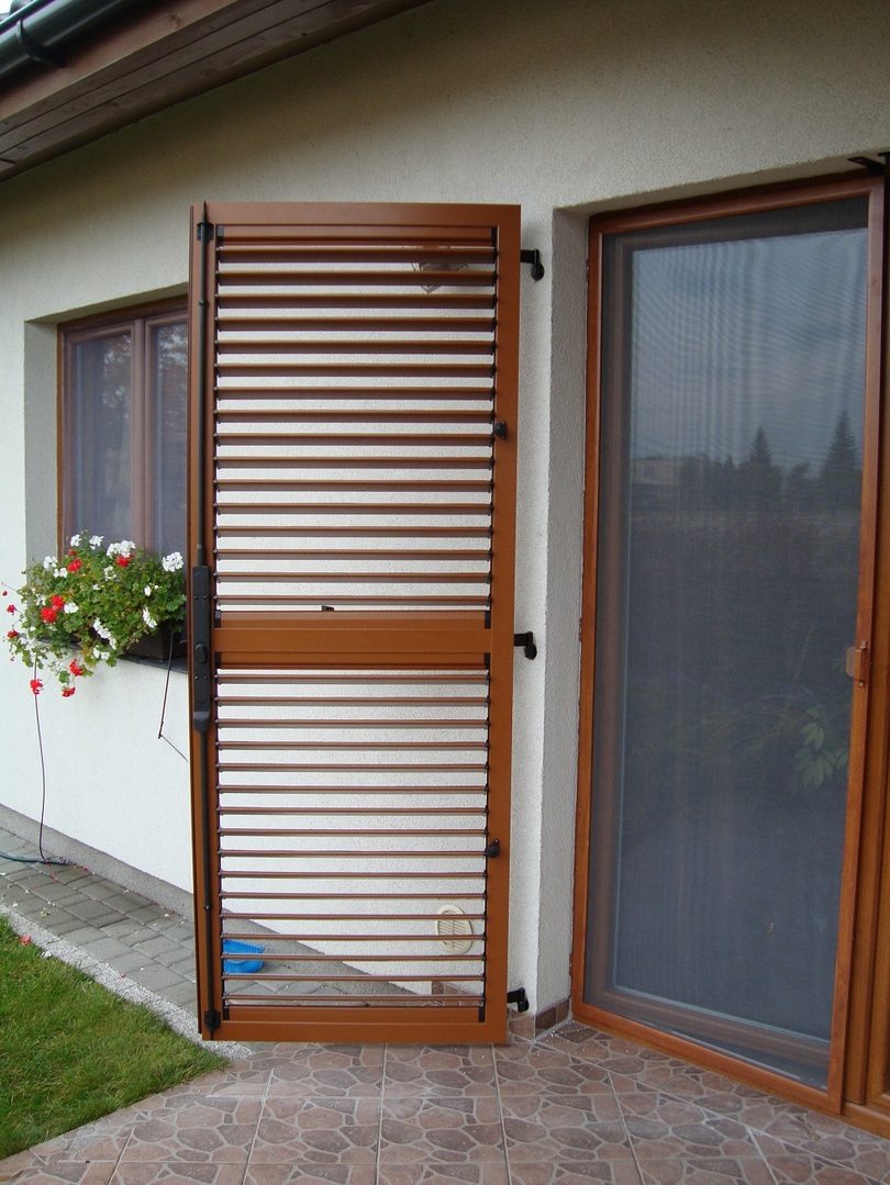 Volet battant aluminium chene dore persienne porte fenetre pose