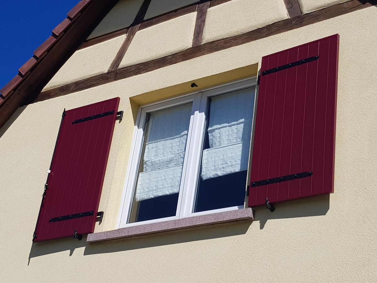 Volet battant aluminium gris anthracite immeuble pose 01