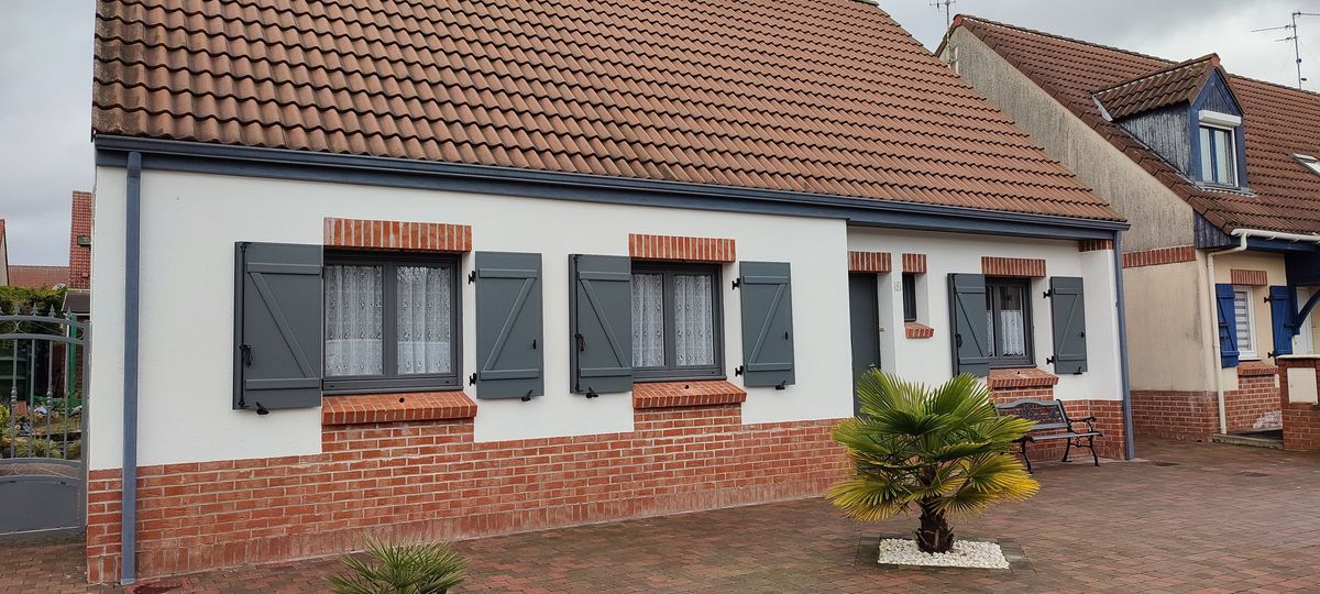 Volet battant aluminium gris anthracite pose chantier pose 07
