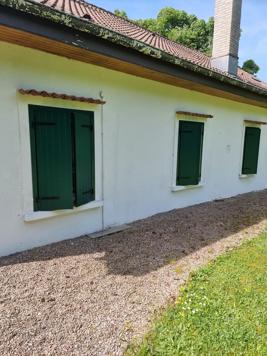 Volet battant aluminium gris detail barres pose sur mesure