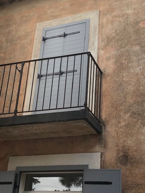 Volet battant aluminium pose fenetre sur mesure region parisienne