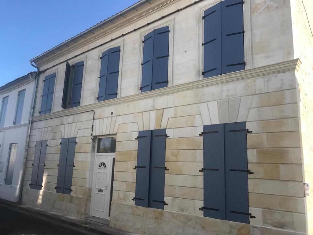 Volet battant aluminium pose facade maison pierre Essonne