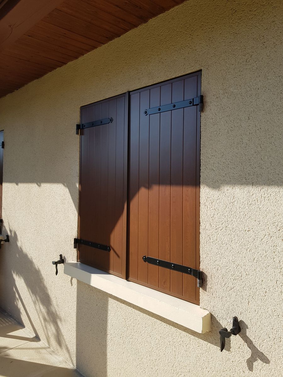 Volet battant aluminium fixation murale pose pavillon Essonne