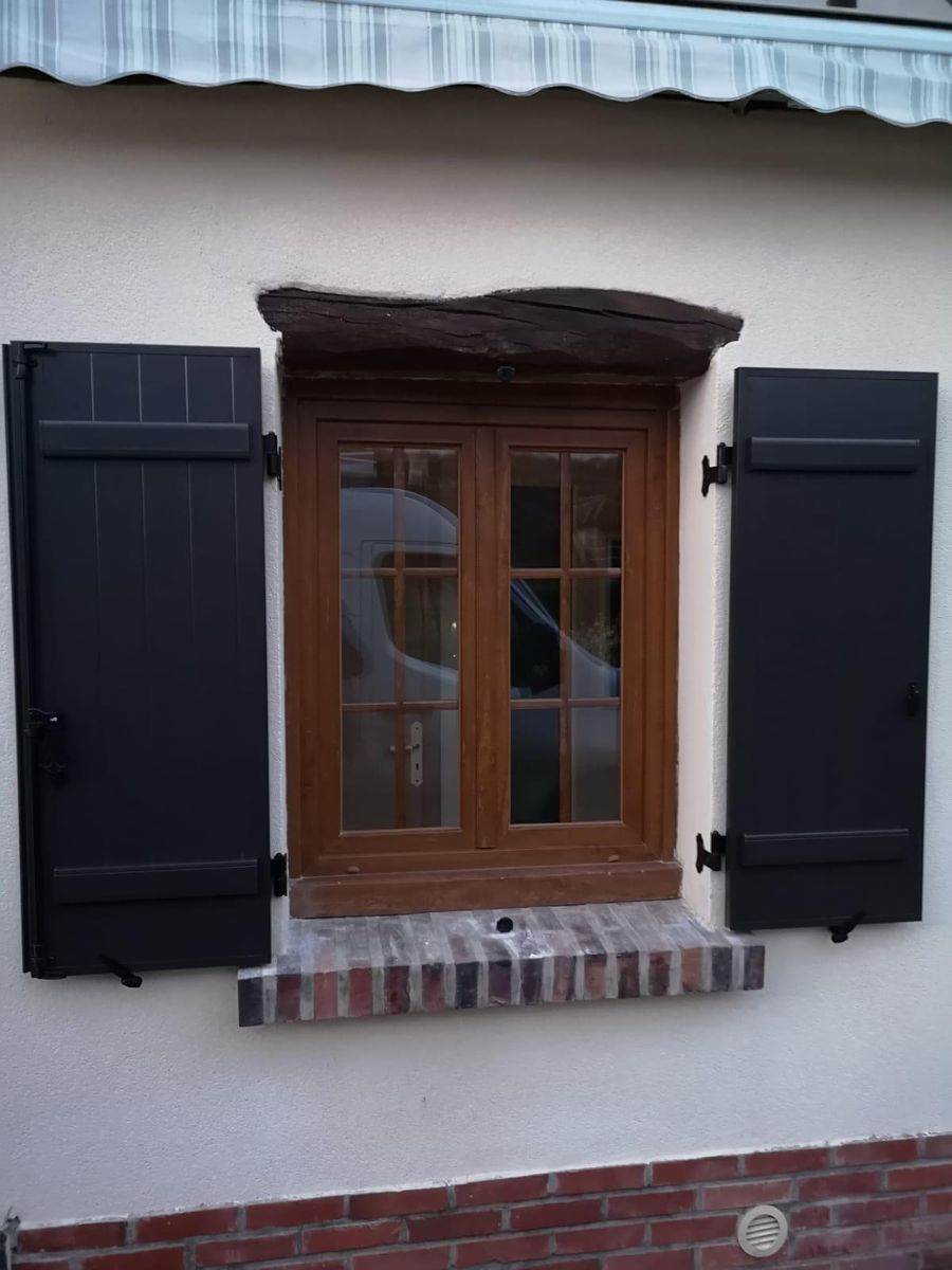 Volet battant aluminium showroom marcin pose 01