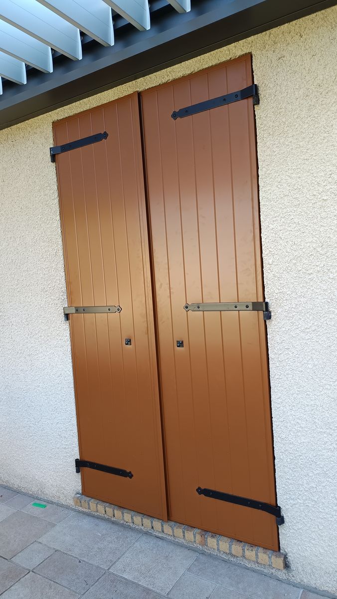 Volet battant aluminium ton bois chene pose maison pose 05