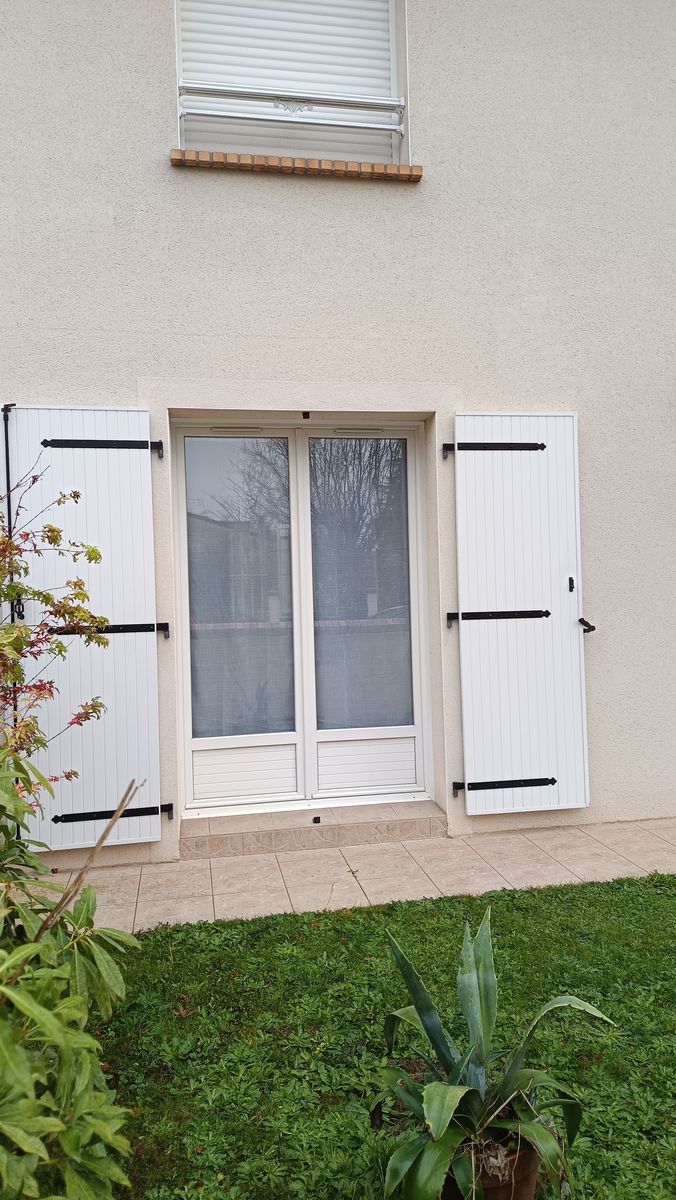 Volet battant aluminium ton bois chene preparation pose 02
