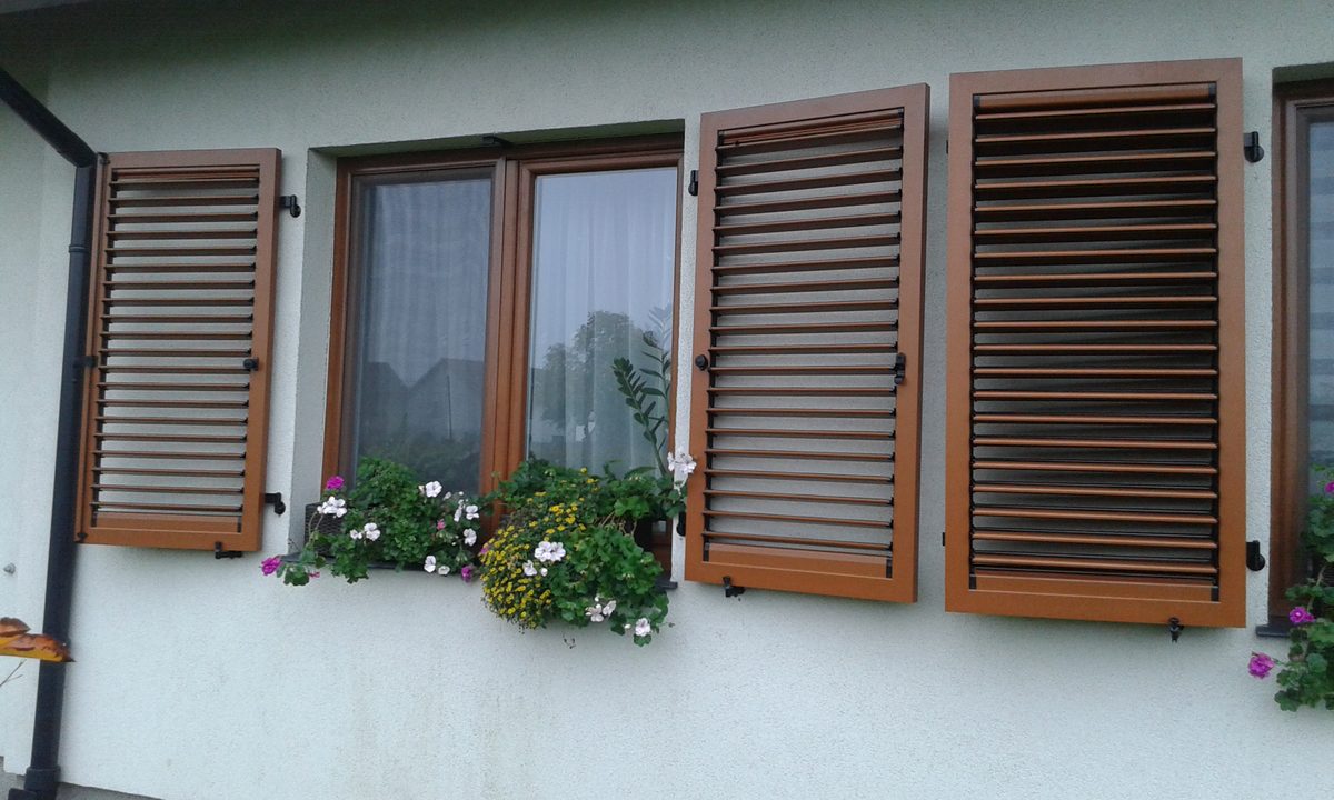 Volet battant aluminium ton bois persienne fenetre jardiniere pose