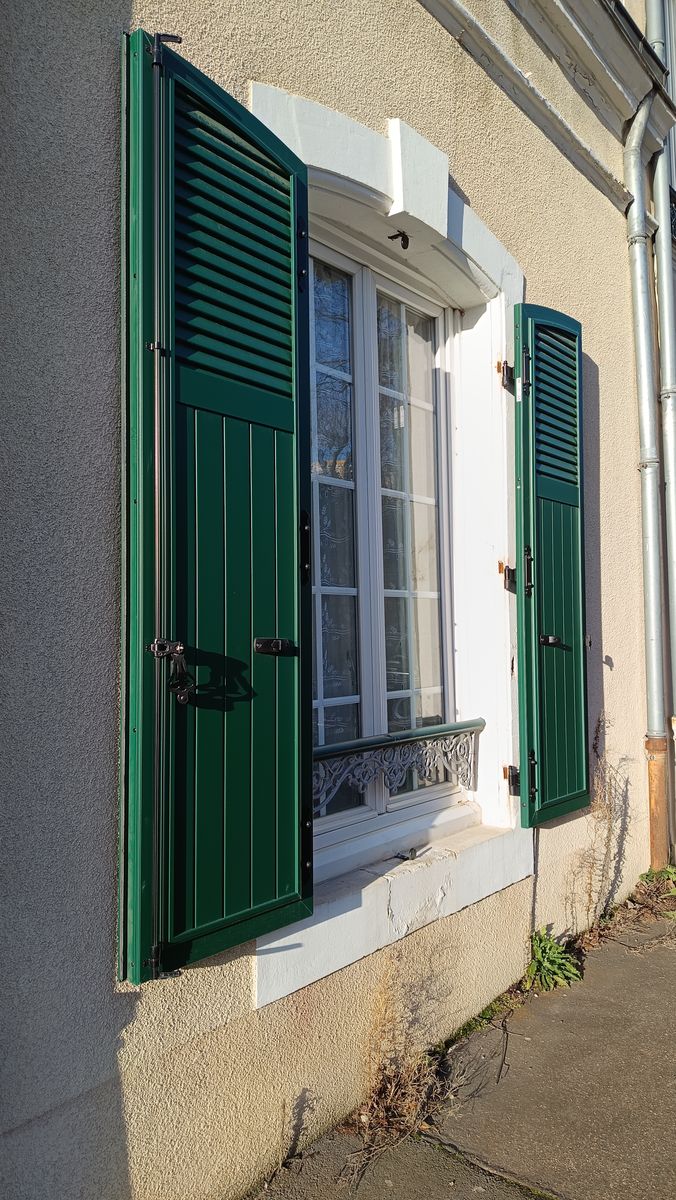 Volet battant aluminium ton bois renovation pose sur mesure