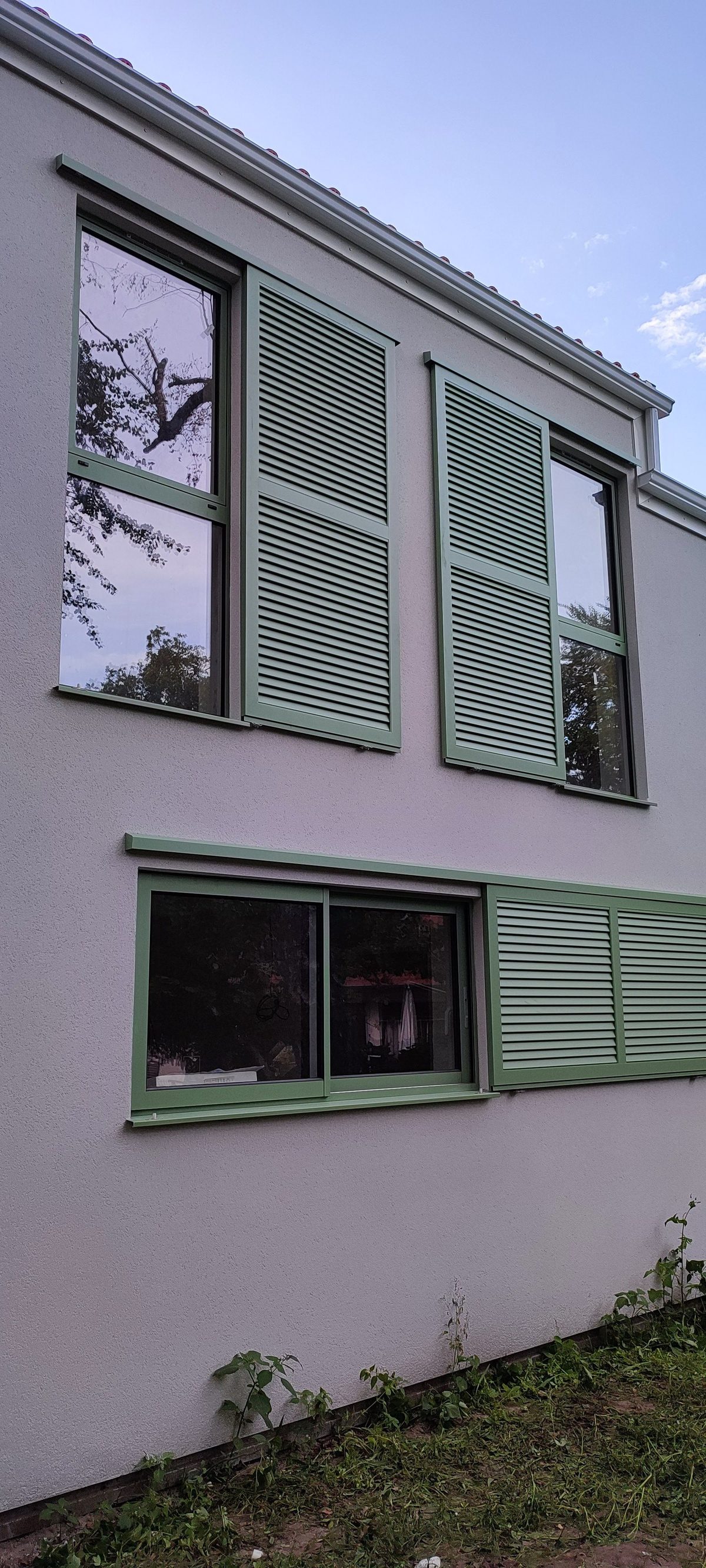 Volet coulissant aluminium vert persienne facade etage pose sur mesure