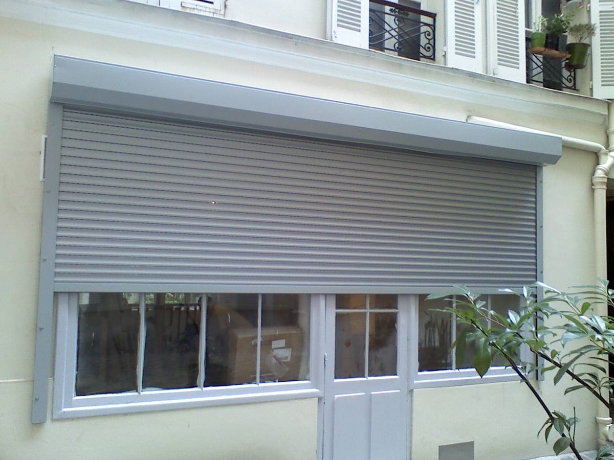 Volet roulant aluminium gris baie vitree pose immeuble ile de france