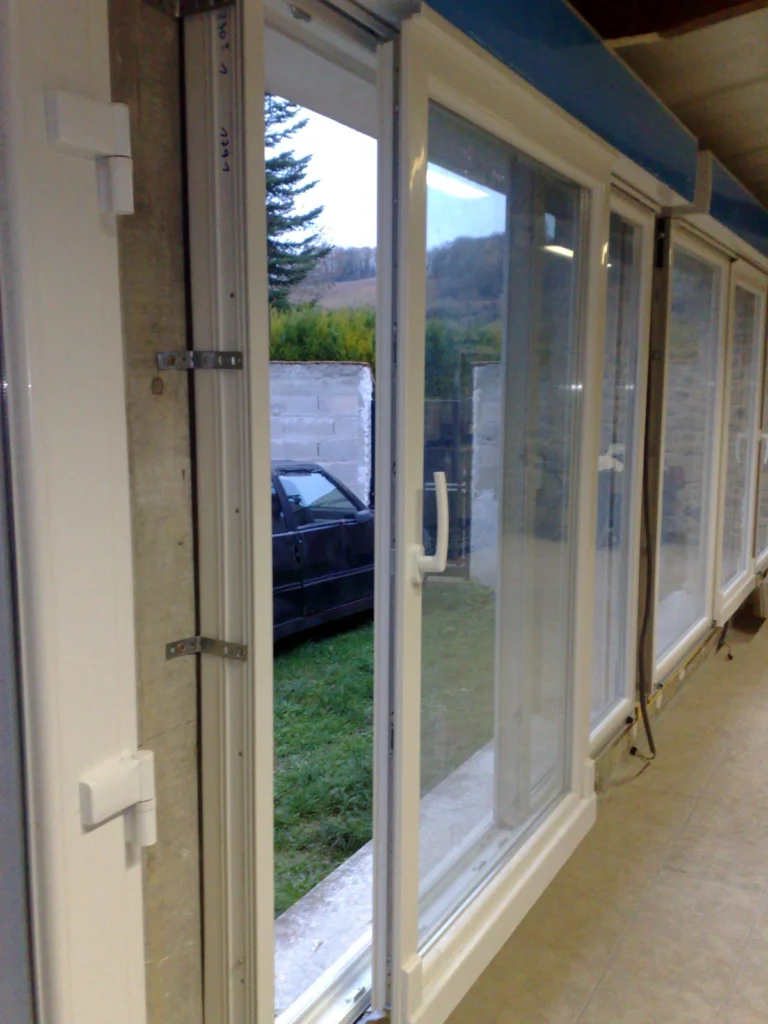 Fenêtre PVC sur mesure - réalisation Clermont-Ferrand (Auvergne-Rhône-Alpes)