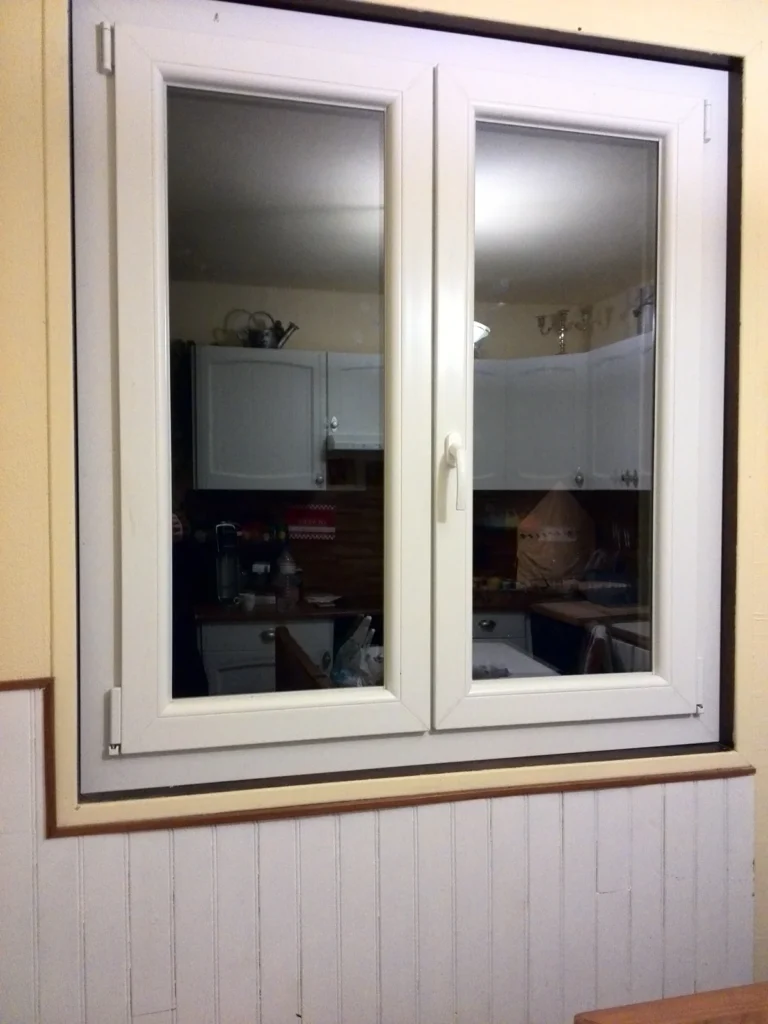 Fen\u00eatre PVC blanche sur mesure - r\u00e9alisation France