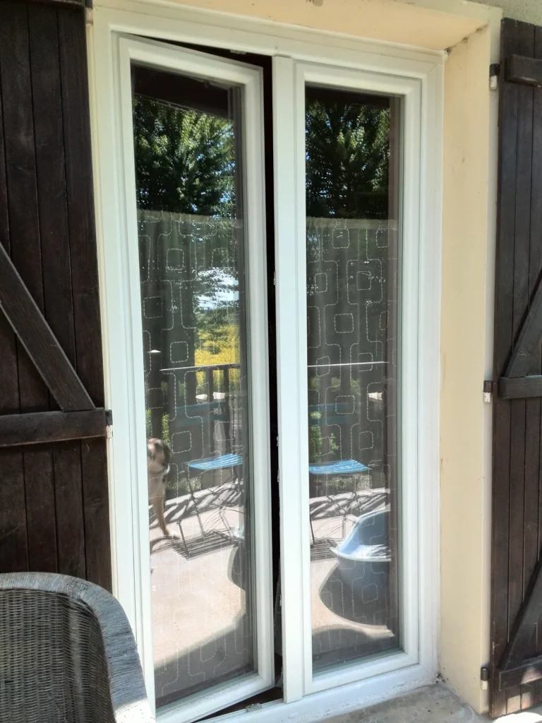 Fen\u00eatre PVC blanche sur mesure - r\u00e9alisation France