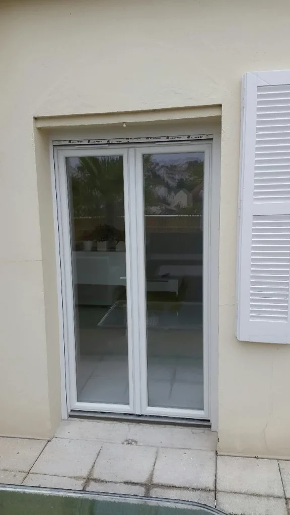Fen\u00eatre PVC blanche sur mesure - r\u00e9alisation France