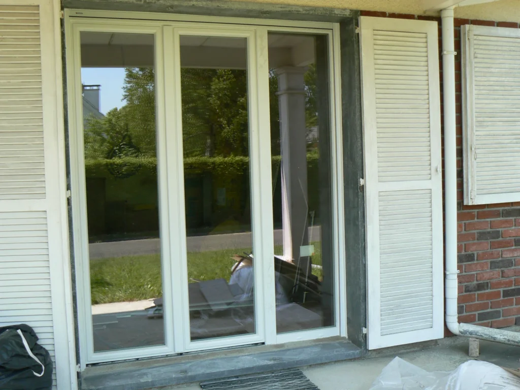 Fen\u00eatre PVC blanche sur mesure - r\u00e9alisation France