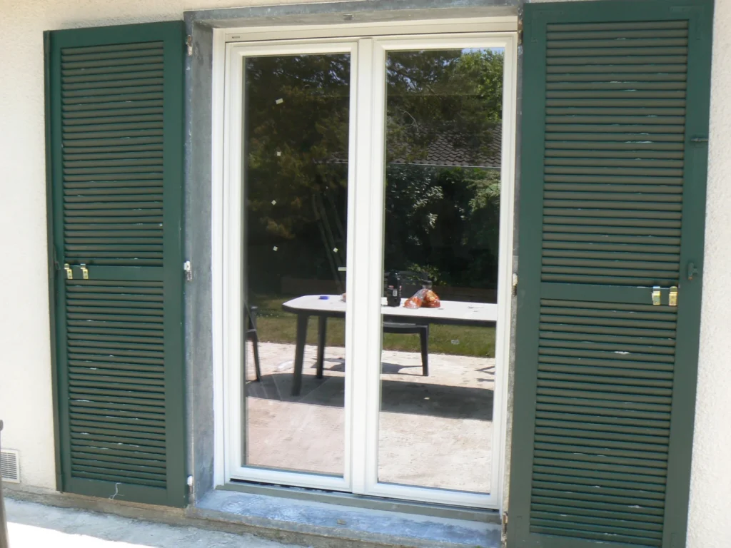Fen\u00eatre PVC blanche sur mesure - r\u00e9alisation France