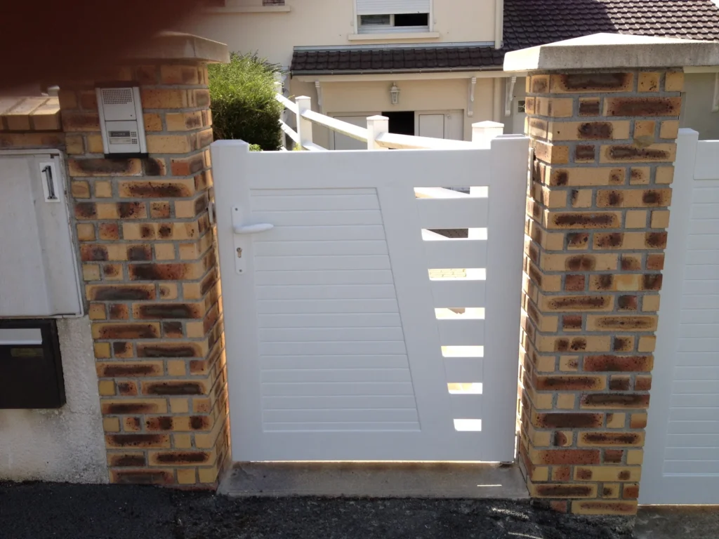 Portail aluminium sur mesure - réalisation Marseille (Provence-Alpes-Côte d’Azur)