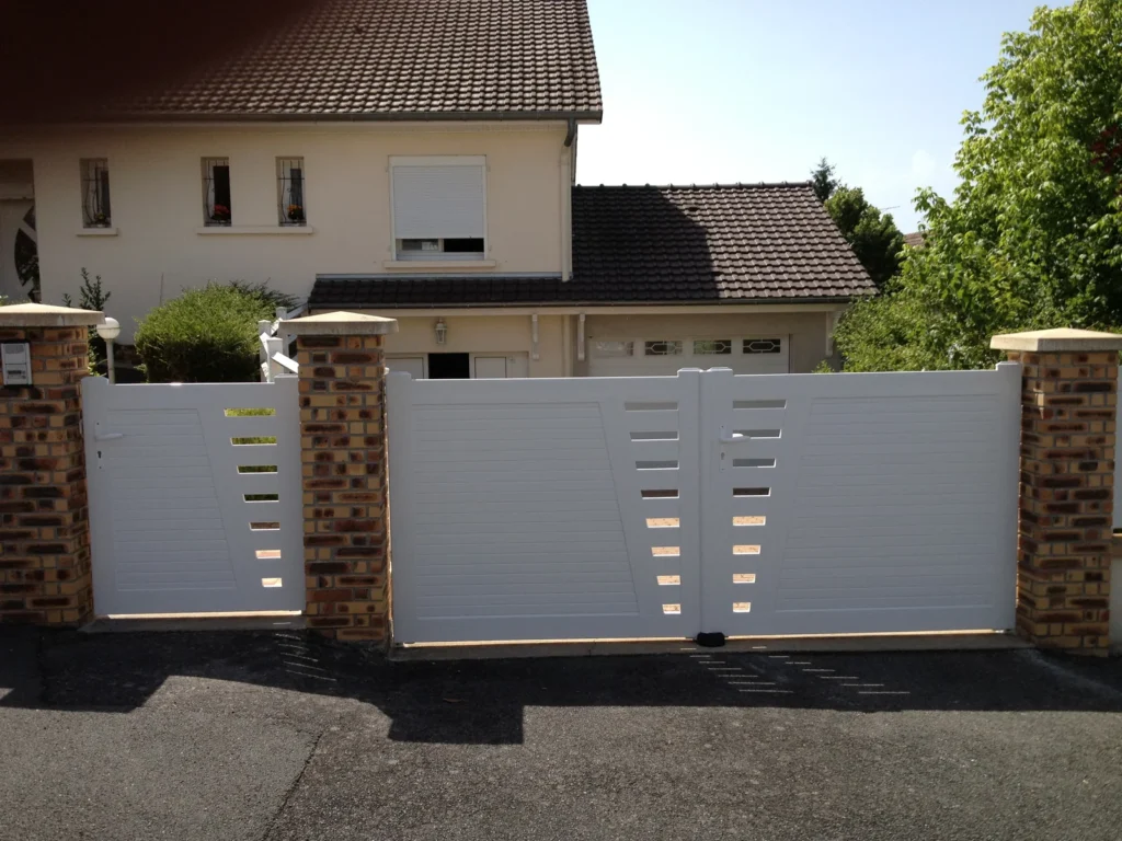 Portail aluminium sur mesure - réalisation Dijon (Bourgogne-Franche-Comté)