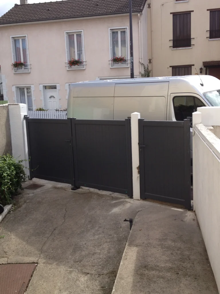 Portail aluminium sur mesure - réalisation Brest (Bretagne)