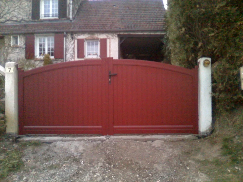Portail aluminium sur mesure - réalisation Caen (Normandie)