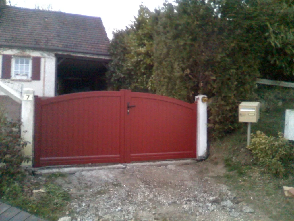 Portail aluminium sur mesure - réalisation Val-de-Marne (Île-de-France)