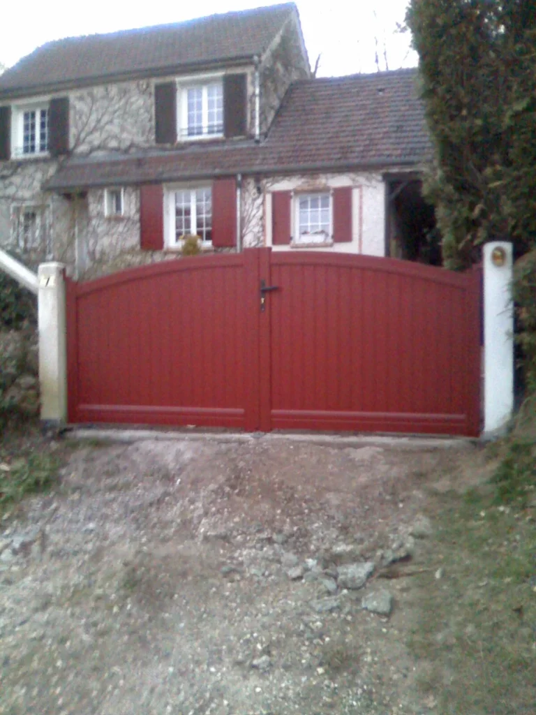 Portail aluminium sur mesure - réalisation Caen (Normandie)