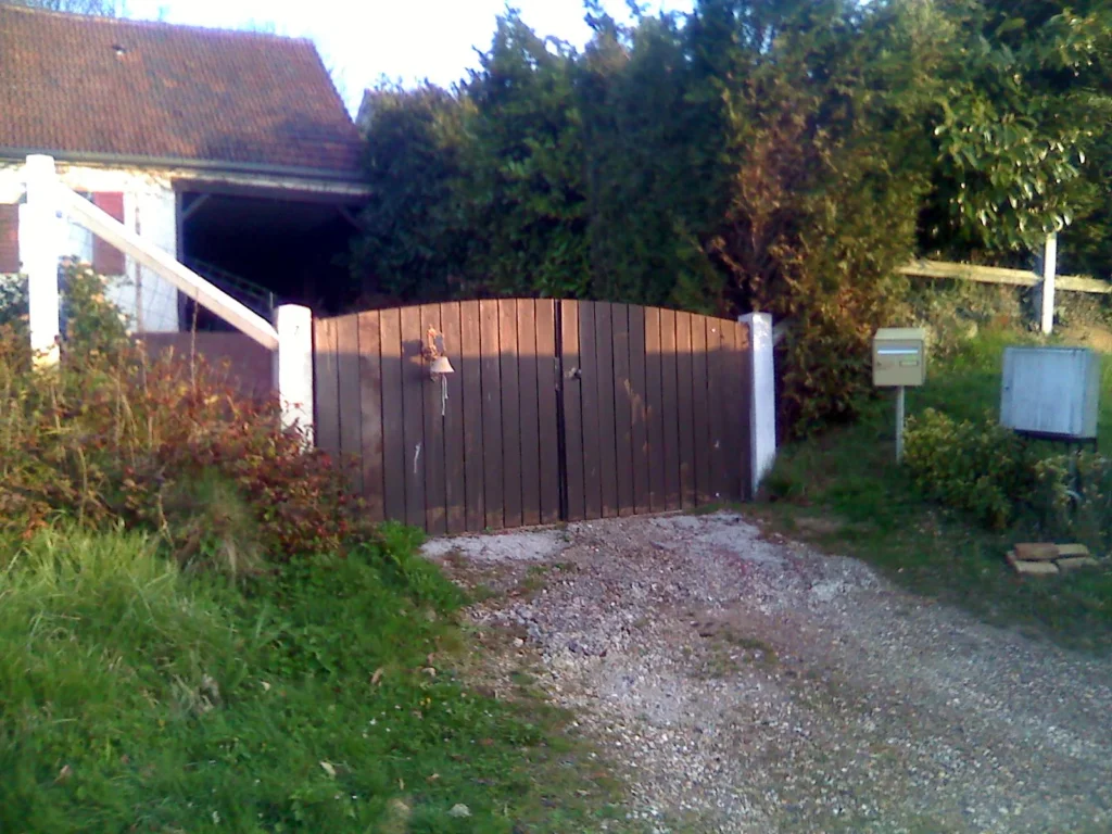 Portail aluminium sur mesure - réalisation Annecy (Auvergne-Rhône-Alpes)
