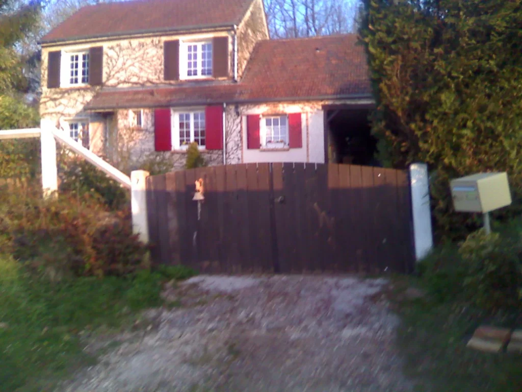 Portail aluminium sur mesure - réalisation Le Mans (Pays de la Loire)